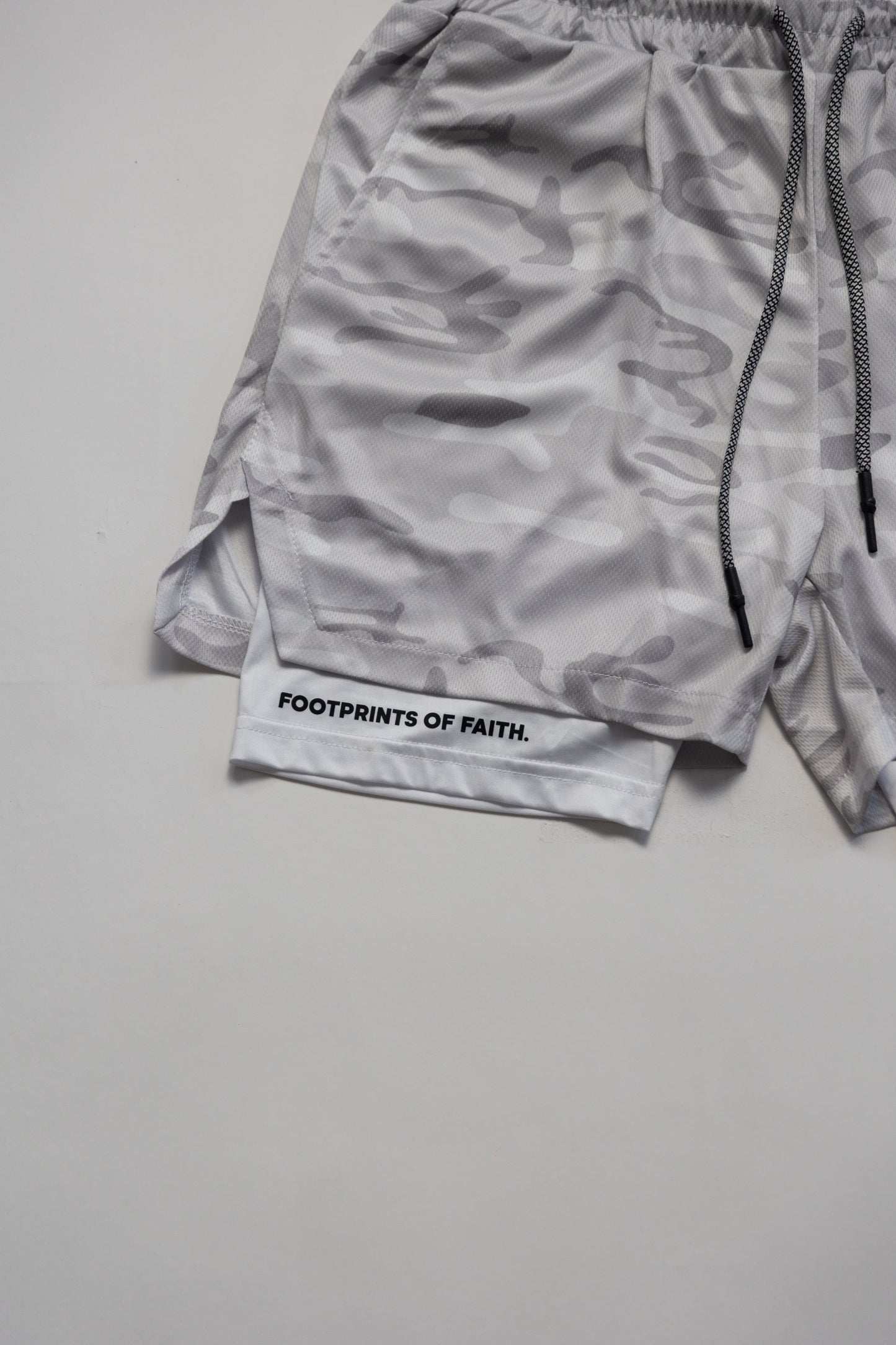 COMPRESSION SHORTS - WHITE CAMO