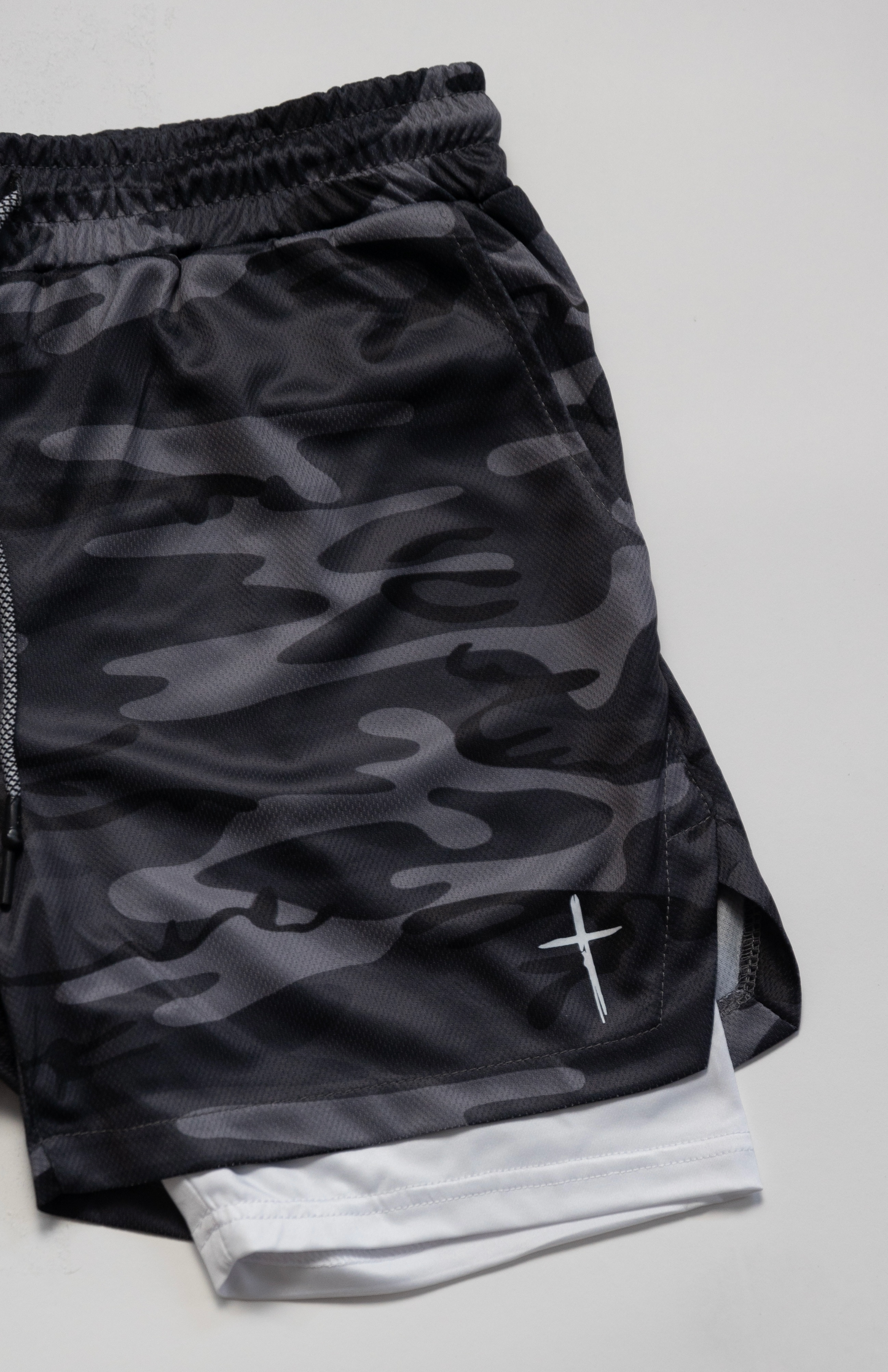 COMPRESSION SHORTS - CAMO GREY
