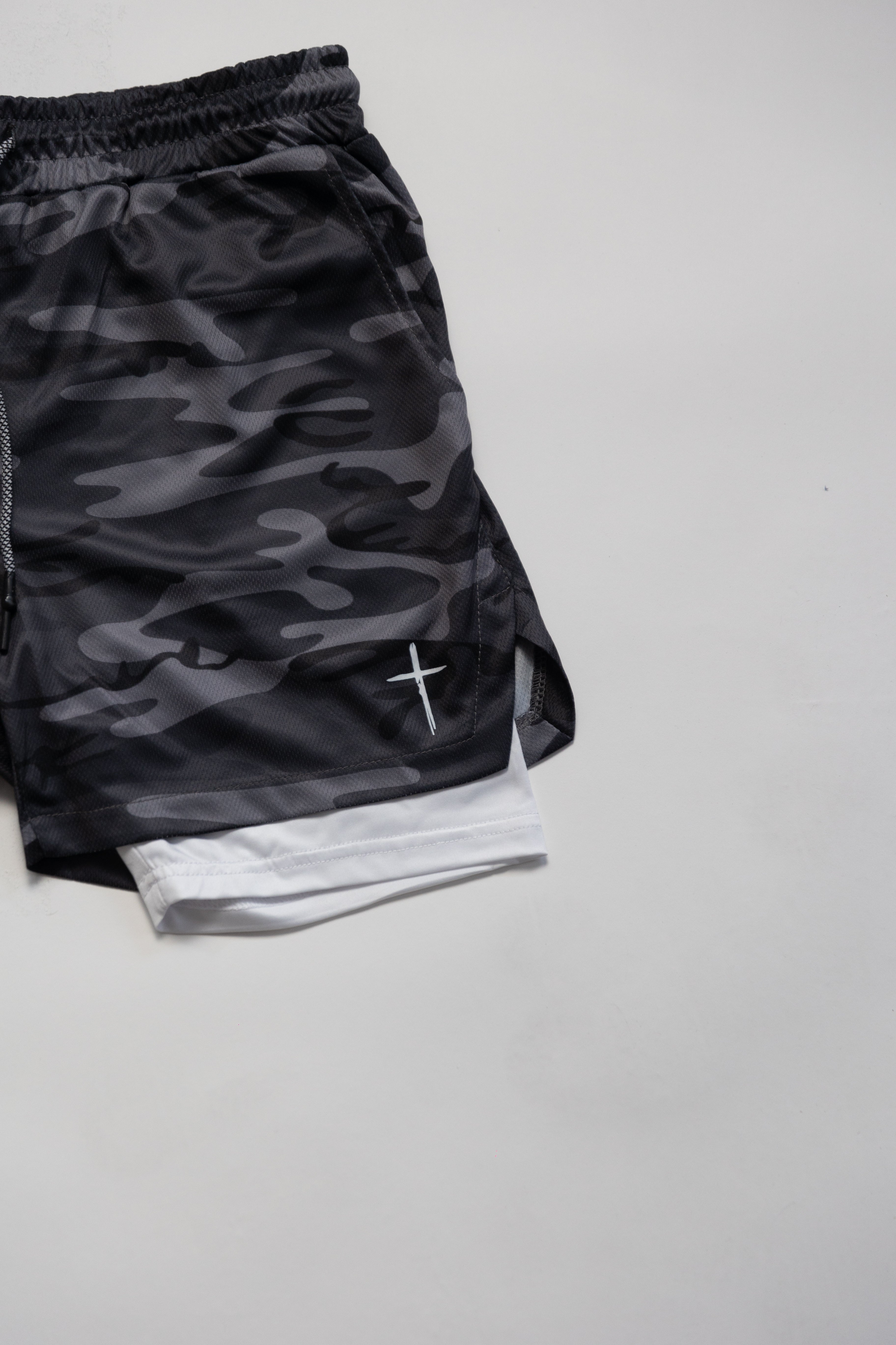 COMPRESSION SHORTS - CAMO GREY
