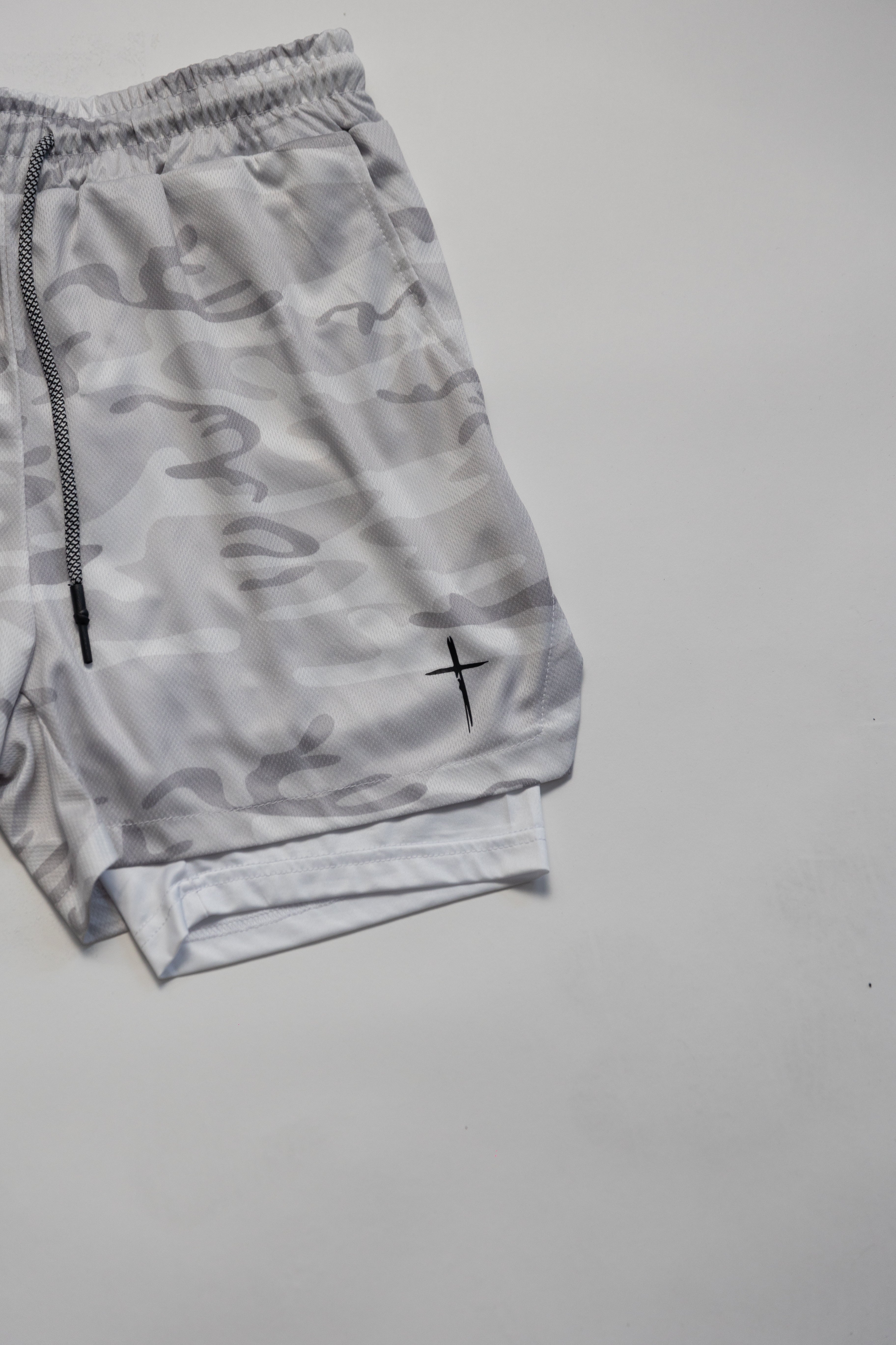COMPRESSION SHORTS - WHITE CAMO