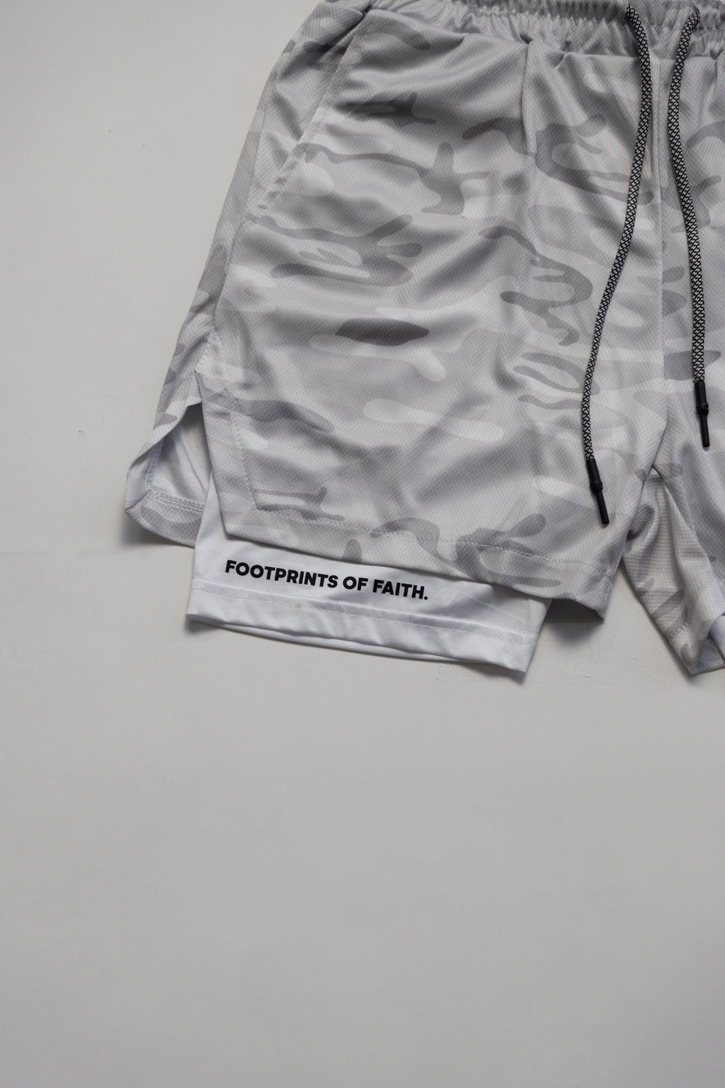 COMPRESSION SHORTS - WHITE CAMO